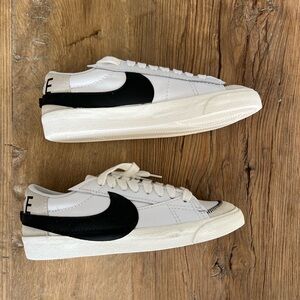Nike White and Black Sneakers